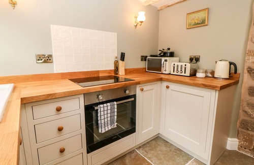 Duffield Cottage | 3 CASTLE ORCHARD, pet friendly, character holiday cottage in Duffield