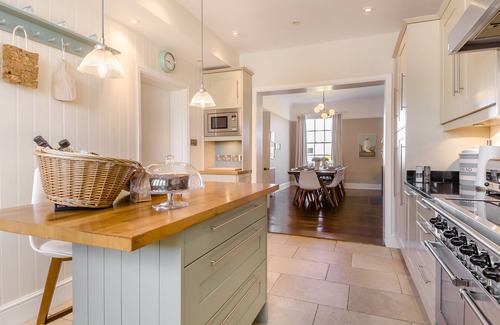 Southwold House | 3 Centre Cliff - Five Bedroom House, Sleeps 12