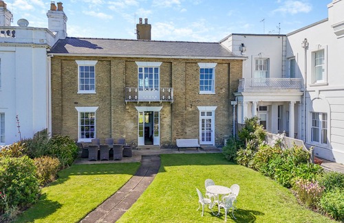 Southwold House | 3 Centre Cliff - Five Bedroom House, Sleeps 12