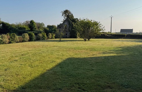 Montfarville House | 3 Chambres - 2 Salles de Bains - Grand Jardin