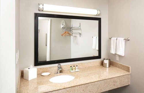 Temecula Hotel | 3 Comfortable Space Minutes from Top Attractions!