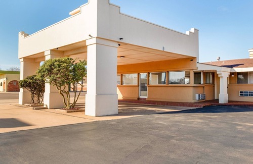Elk City House | 3 Comfortable Units Near National Route 66 Museum, Free Parking, Storm House