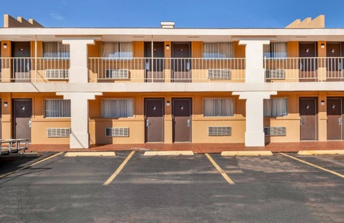 Elk City House | 3 Comfortable Units Near National Route 66 Museum, Free Parking, Storm House