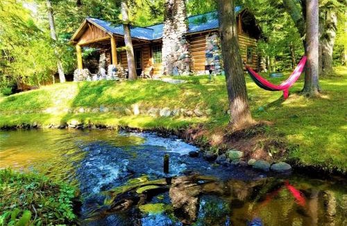 Traverse City House | 3 Cottage Exclusive Retreat-Hot Tubs-Walk to Beach