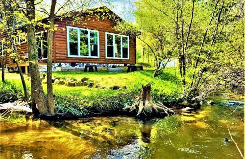 Traverse City House | 3 Cottage Exclusive Retreat-Hot Tubs-Walk to Beach