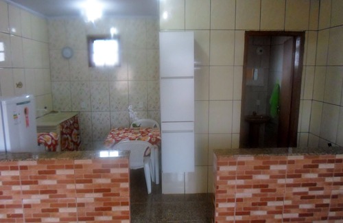 Tamoios House | 3 cozy studio apartments, cable TV, close to the beach and river.