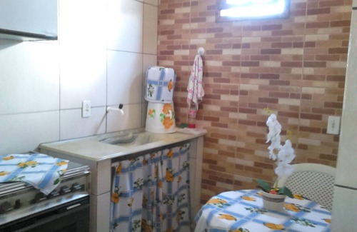 Tamoios House | 3 cozy studio apartments, cable TV, close to the beach and river.