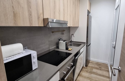 Cornella de Llobregat Apartment | 3 Dormitorios con un Balcón Ideal Para Familias o Viajes de Negocios
