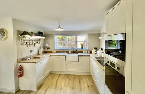 Rolleston on Dove Cottage | 3 double bed Cottage in beautiful village on the Staffordshire/Derbyshire border