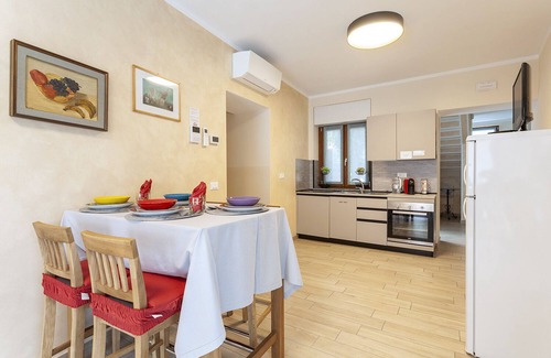 Somma Lombardo House | 3- Double room, 3 single beds, private bathroom.
