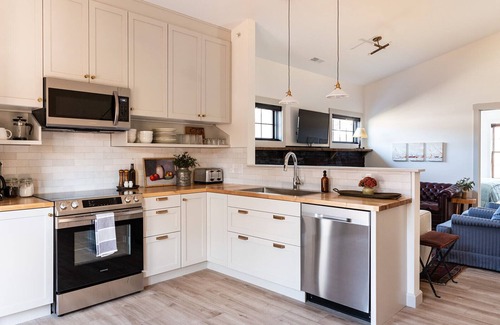 Nashville Apartment | 3-East: Luxe 3BR in Downtown Nashville, IN w/Rooftop Patio