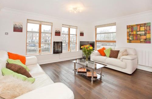 York House | 3 Emperors Wharf with Stunning River Views
