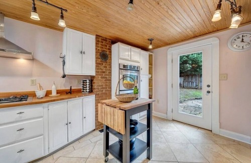 Salem House | 3 en suite bedrooms and a private heated pool.