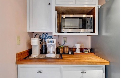 Salem House | 3 en suite bedrooms and a private heated pool.