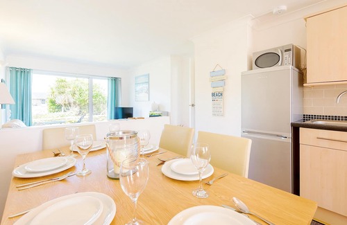 Mawgan Porth Apartment | 3 Europa Court - Dog friendly apartment close to Mawgan Porth beach, communal heated swimming pool