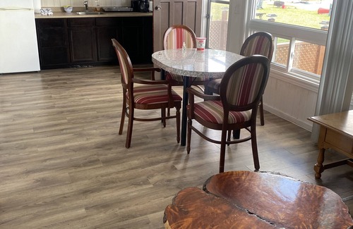 Brighton Cottage | #3 Family and pet friendly - monthly/seasonal rental