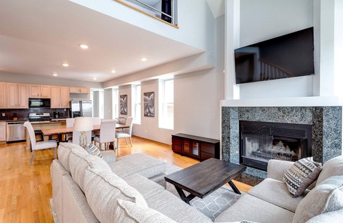 Pulaski Park Apartment | 3 Flat Building Downtown - With Private Patios