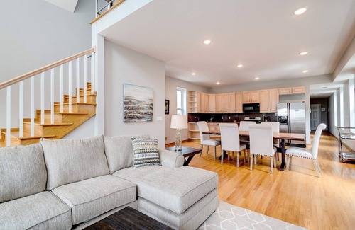 Pulaski Park Apartment | 3 Flat Building Downtown - With Private Patios