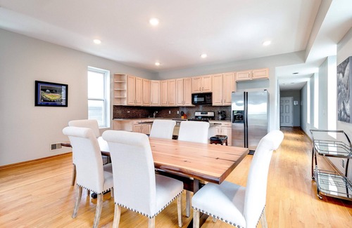 Pulaski Park Apartment | 3 Flat Building Downtown - With Private Patios