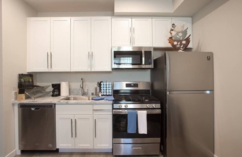 Bankers Hill Condo | 3 Floor TownHouse Next to Downtown Max 12 sleepers