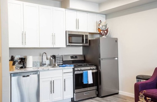 Bankers Hill Condo | 3 Floor TownHouse Next to Downtown Max 12 sleepers