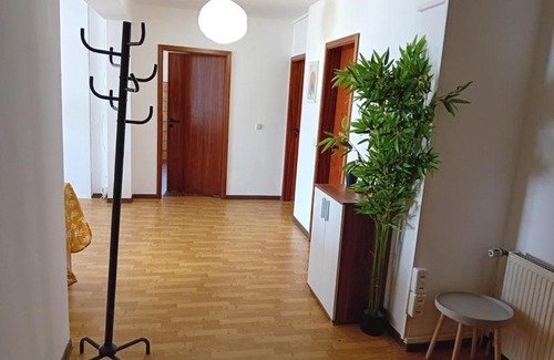 Kelkheim Apartment | 3 Floor XXL House, 7 Rooms, 2 Kitchen, 15 Minutes to Frankfurt, Washing Machine