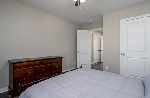 Acworth House | 3 FULL BATHS and newly renovated! Conviently located!