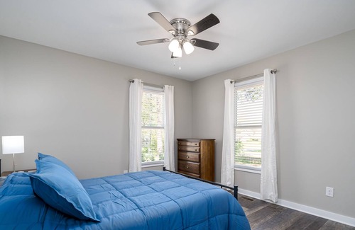 Acworth House | 3 FULL BATHS and newly renovated! Conviently located!