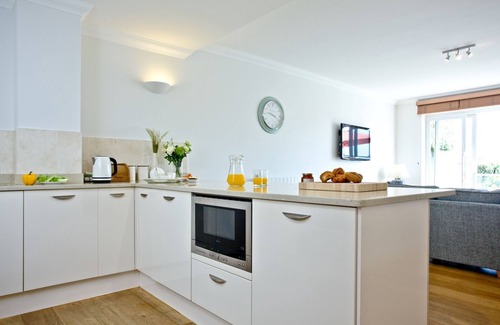 Paignton Apartment | 3 Goodrington Lodge - an apartment that sleeps 4 guests in 2 bedrooms