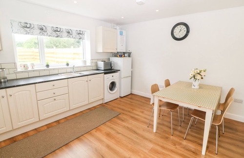 Llangaffo Cottage | 3 GREEN TERRACE, family friendly, with open fire in Newborough