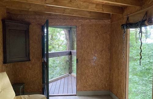 Longhope Cabin | 3 Guests - Pet Friendly - Grid Tree-House