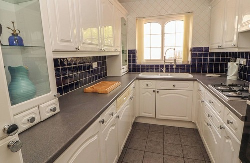 Moresby Cottage | 3 HAWK PLACE, pet friendly, with hot tub in Whitehaven