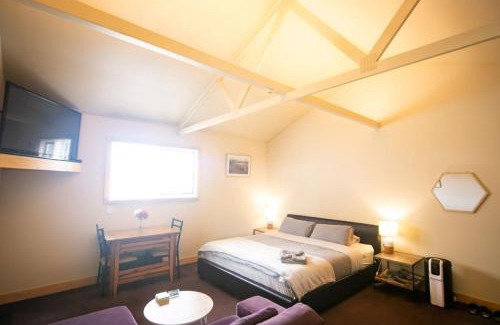 Staverton Bed & Breakfast | 3 Hills at The Good Place