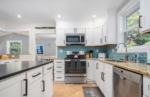 North Eastham House | 3 homes in one, pool, outdoor kitchen, wk to beach, great for multiple families