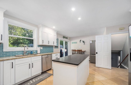 North Eastham House | 3 homes in one, pool, outdoor kitchen, wk to beach, great for multiple families