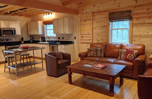 Faber Cabin | 3 hour Kayak trip for Free! The heart of Nelson, 140 acres,mile of river trails!