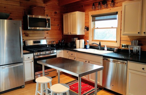 Faber Cabin | 3 hour Kayak trip for Free! The heart of Nelson, 140 acres,mile of river trails!