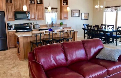 Page House | 3 houses & suite for up to 36🏜VIEW🐶PETS🚤BOAT parking🌵near Antelope/Horseshoe