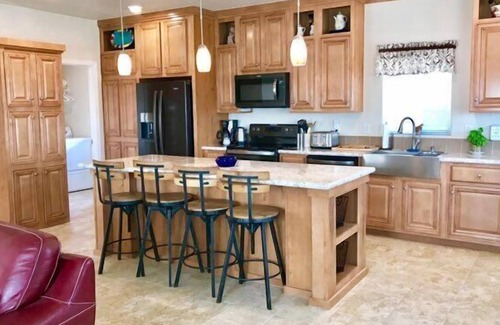 Page House | 3 houses & suite for up to 36🏜VIEW🐶PETS🚤BOAT parking🌵near Antelope/Horseshoe