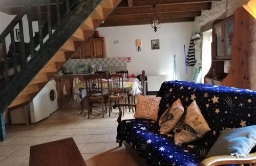 Ploerdut Cottage | 3 houses with 6x3 beds, approx. 1 hectare of land and a swimming pool.