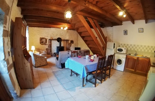 Ploerdut Cottage | 3 houses with 6x3 beds, approx. 1 hectare of land and a swimming pool.