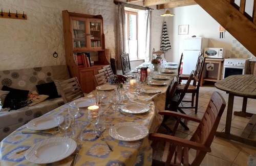 Ploerdut Cottage | 3 houses with 6x3 beds, approx. 1 hectare of land and a swimming pool.