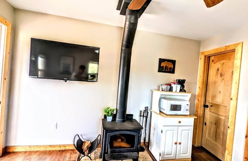 Pauma Valley Cabin | # 3. Howling Wolf's Lair - Studio W/Fireplace (Pet Free)