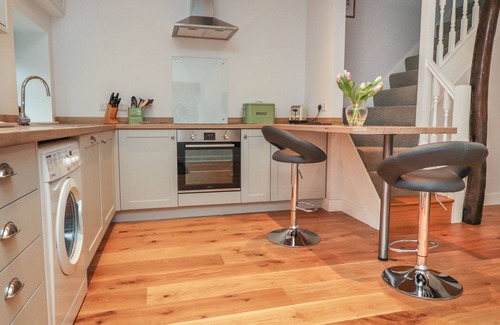 Skipton Cottage | 3 HULL HOUSE COTTAGE, pet friendly, with a garden in Hellifield