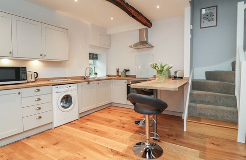 Skipton Cottage | 3 HULL HOUSE COTTAGE, pet friendly, with a garden in Hellifield