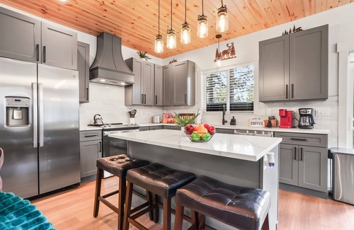 McCall House | 3 King Bedrooms, Hot tub, Arcades, Firepit