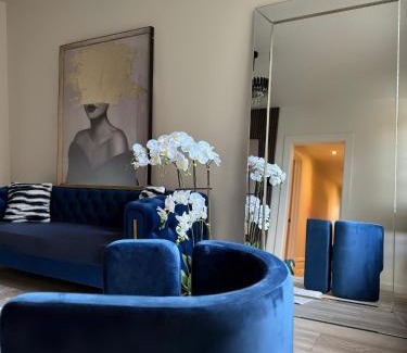 East Allegheny Apartment | 3 KING Beds Free parking Stay close and stay cozy