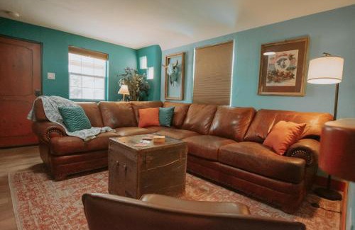 North Valley House | 3 King Beds Hot Tub Arcades 5 Baths