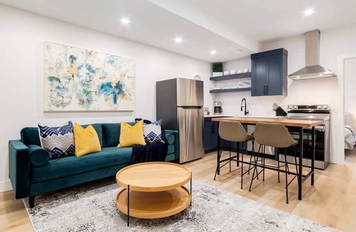 Glenbrook House | 3 King Beds, HotTub, Double Car Garage, 2 Full Kitchens