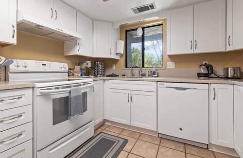 Three Rivers House | ✨ 3-King Beds/HotTub/EV Charger/Mountain View/Walk to River & Dining